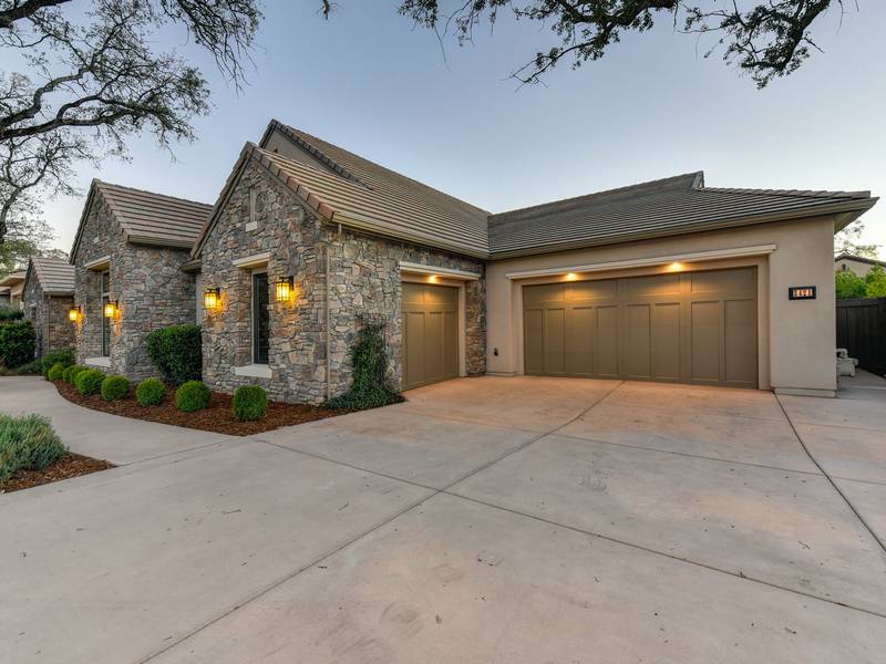 When Should I Consider Concrete Driveway Replacement?